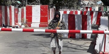 Conflicto: los talibanes siguen tomando ciudades clave mientras EEUU y Reino Unido preparan la evacuación