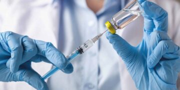 Coronavirus: una enfermera alemana inyectó suero en lugar de la vacuna a miles de personas