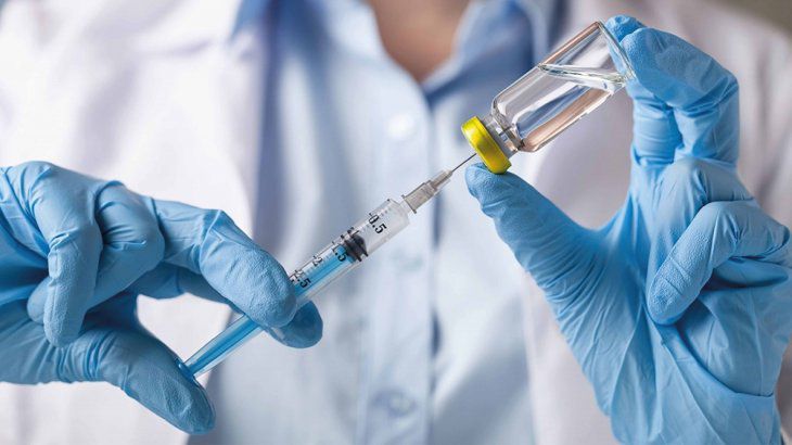 Coronavirus: una enfermera alemana inyectó suero en lugar de la vacuna a miles de personas