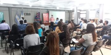Jóvenes posadeños se preparan para su primer empleo