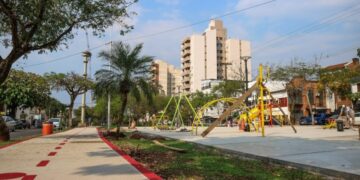 Avanza la puesta en valor de las plazoletas de la avenida Roque Sáenz Peña