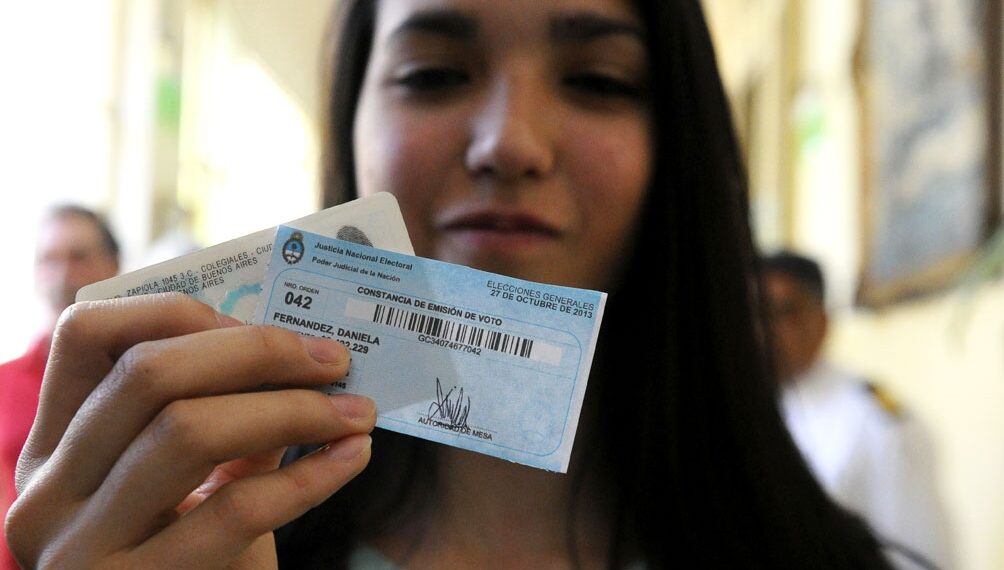 Más de 861 mil jóvenes de 16 y 17 años votan por primera vez en la Argentina