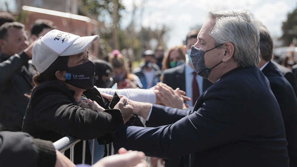 Fernández convocó a “golpearle la puerta al vecino que no fue a votar”