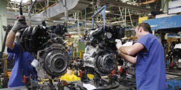 Según el Indec, la industria cayó 2,6% mensual en julio
