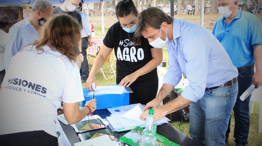 Financiamiento a productores tealeros en el marco de la Fiesta del Agricultor