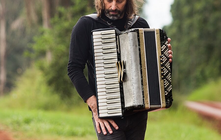 El Chango Spasiuk estrena el formato “Música & Palabras”