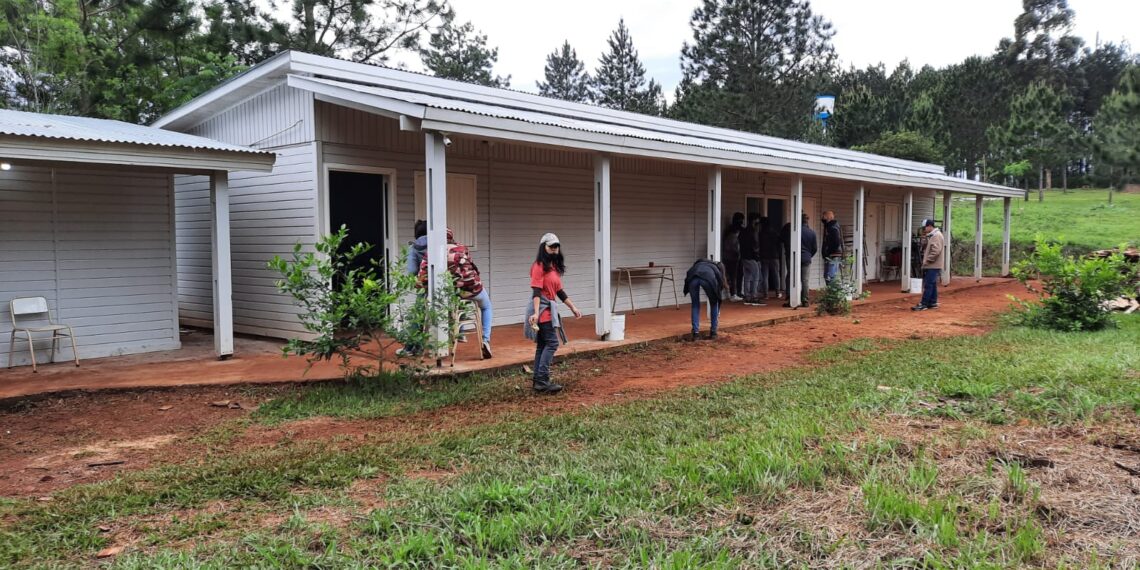 Programa de Viviendas Rurales del Iprodha asistió al IEA Nº 13 De Colonia Guaraní
