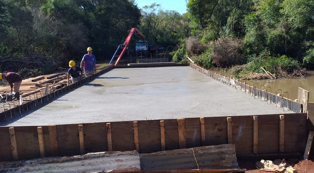 Programa 100 Puentes: Vialidad concluyó 27 obras este año y trabaja en otras 29