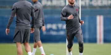 Lionel Messi superó las molestias, se entrenó normal y mañana sería titular ante el Manchester City