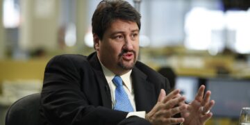 Maurice Closs: “Habría que volver al  contrato social y electoral del 2019”