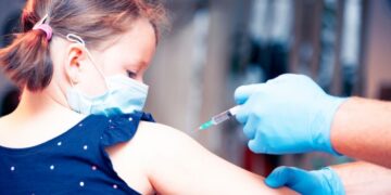 Pfizer informó que su vacuna contra el coronavirus es segura y genera anticuerpos en niños