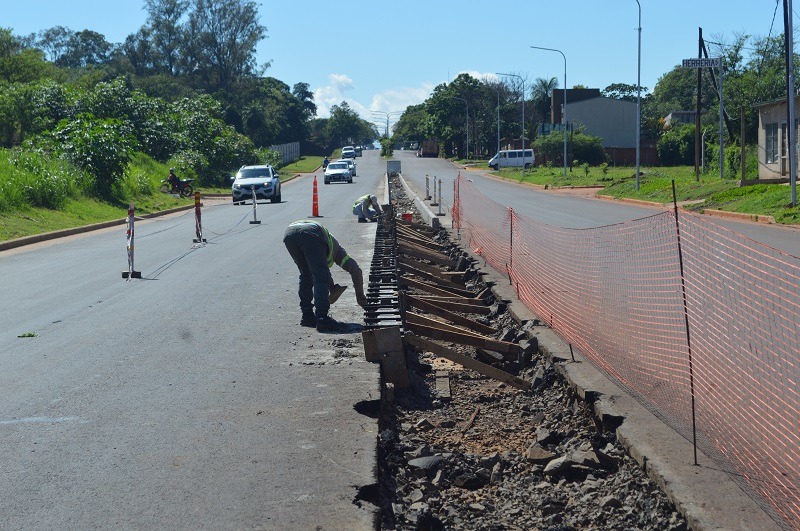 Construyen bulevares sobre la avenida Andresito