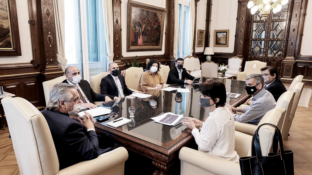 El Gobierno proyecta “formalizar” a los trabajadores de la economía social con nuevo monotributo
