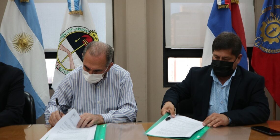 Firmaron convenio para la aplicación en Posadas del programa de Municipios y Comunidades Salud