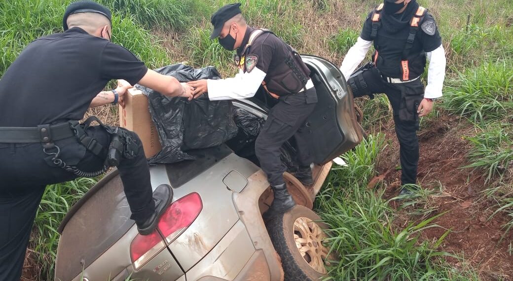 Interceptaron un automóvil repleto de cigarrillos sin aval aduanero