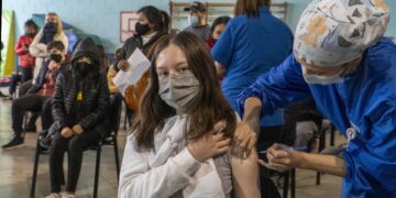 Avanza la vacunación de niños y adolescentes de entre 12 y 17 años en todo el país