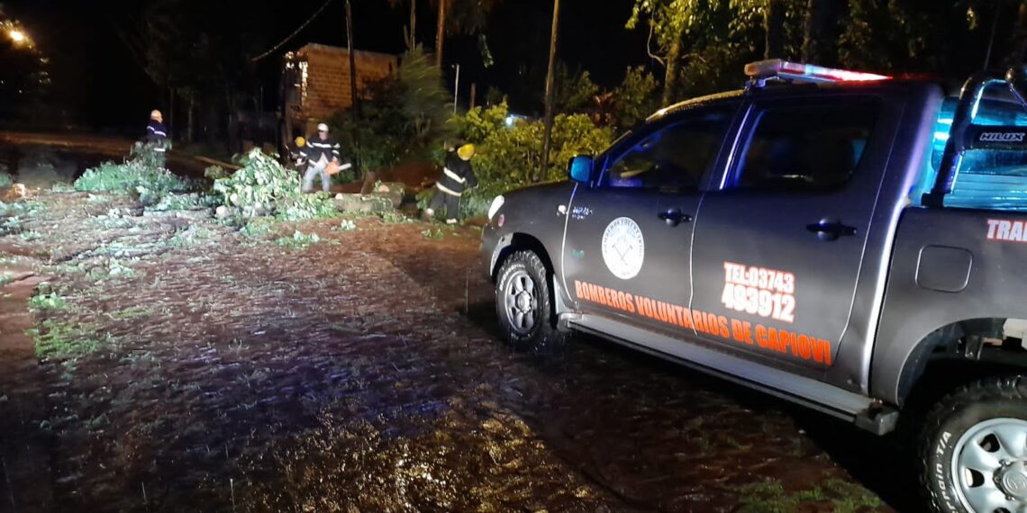 Hubo cuatro heridos y serios destrozos por el fuerte temporal en la provincia