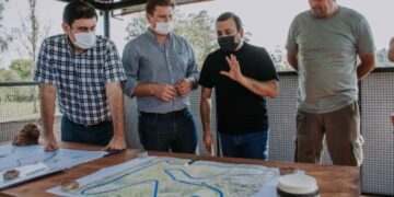 Herrera Ahuad recorrió las obras de asfaltado del autodromo de Eldorado y habilitó el laboratorio del hospital Gardés
