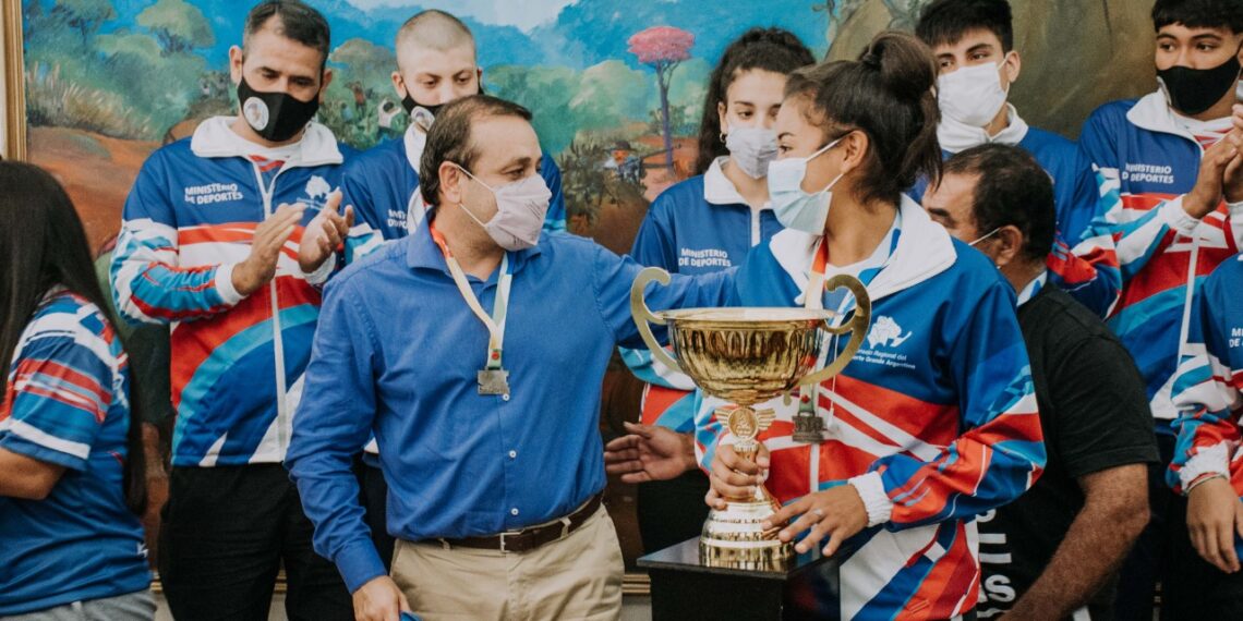 El gobernador Herrera Ahuad recibió a los deportistas misioneros que compitieron en La Rioja