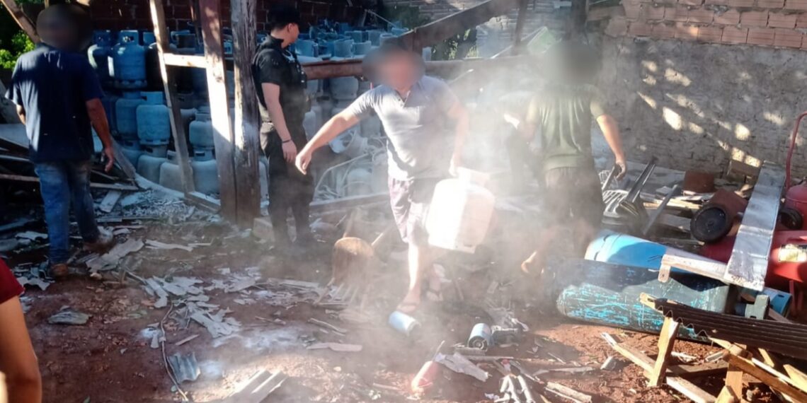 Falleció un hombre tras la explosión de una garrafa e incendio de un depósito