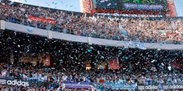 Lammens: “A fin de año habrá estadios completos y el año próximo se probará con visitantes”