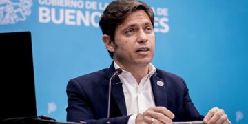 Kicillof anunció viajes de egresados gratis para 220 mil jóvenes