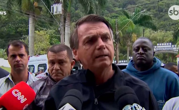 Brasil: a Bolsonaro no lo dejaron entrar a una cancha por no estar vacunado y explotó de furia