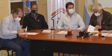 Barrios populares: el Municipio y el IProDHa firman convenio para regularizar la chacra 61