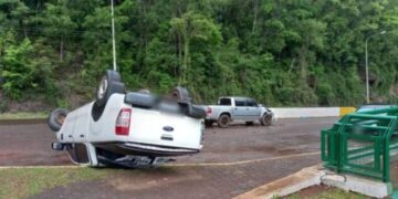 Aristóbulo del Valle: volcó una camioneta que transportaba cigarrillos de contrabando