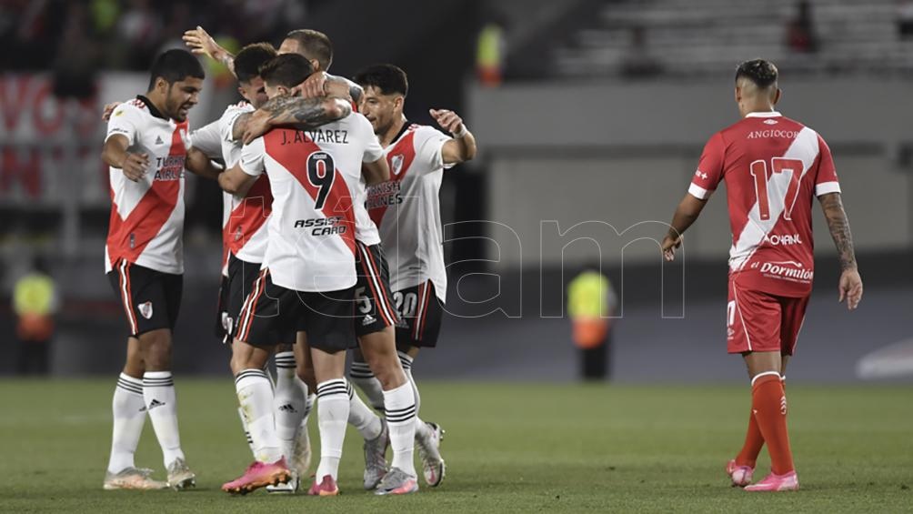 River goleó a Argentinos y se escapa derechito hacia el campeonato