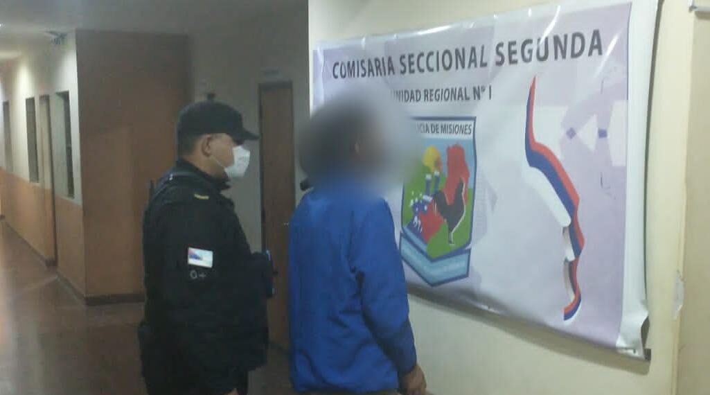 Atraparon a un hombre dentro de un auto cuando intentaba sustraer objetos