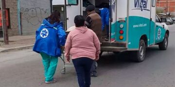 Bariloche: lo llevaban en ambulancia, se abrieron las puertas y lo perdieron por el camino