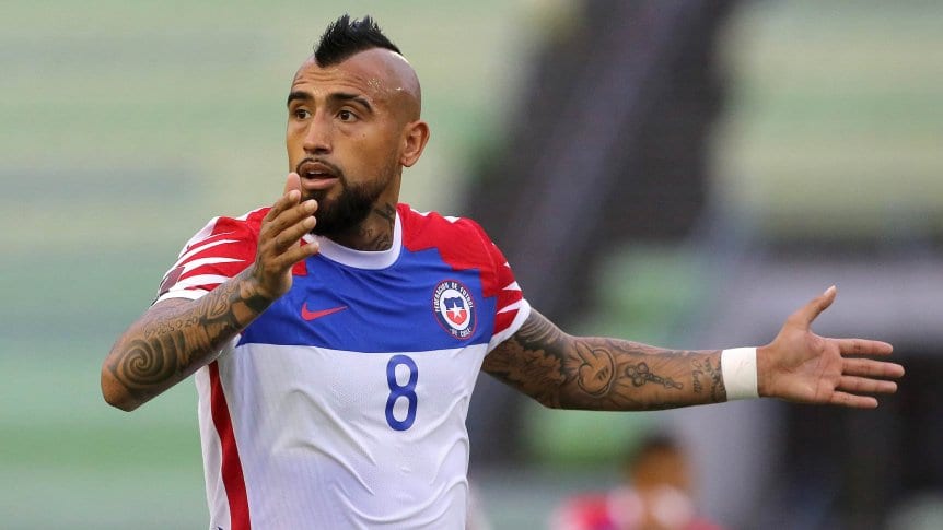 Polémico video de Arturo Vidal: se lo vio borracho tratando de conducir su Ferrari