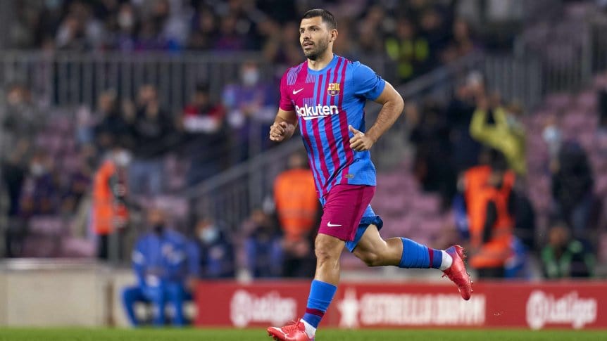 Fútbol internacional: la alegría del Kun Agüero tras su debut en Barcelona