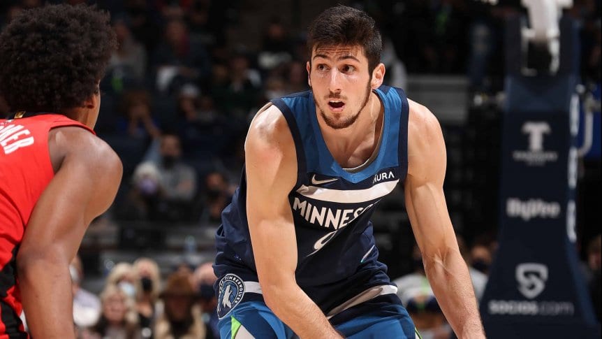 Leandro Bolmaro se convirtió en el argentino más joven en debutar en la NBA