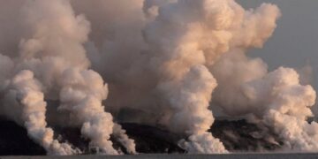 España: cerraron el aeropuerto de la isla de La Palma por una nube de cenizas del Volcán Cumbre Vieja
