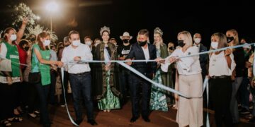 El Gobernador acompañó la inauguración de la fiesta de la familia yerbatera
