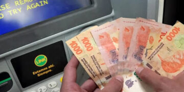 El Gobierno evalúa un bono de fin de año para beneficiarios de programas sociales