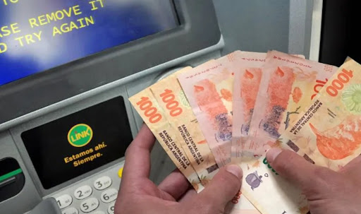 El Gobierno evalúa un bono de fin de año para beneficiarios de programas sociales