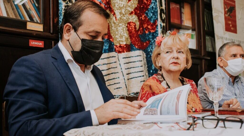 Herrera Ahuad acompañó la presentación de obras literarias internacionales