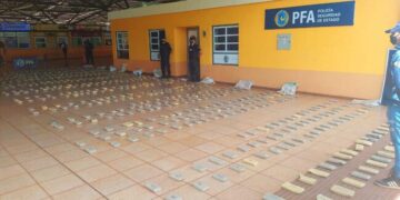 Hallan más de 200 kilos de marihuana en zona costera de Eldorado