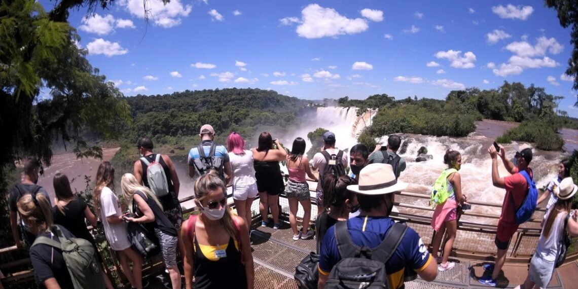Más de 27 mil personas se movilizaron por Misiones durante el “finde” largo