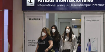 Turistas extranjeros podrán ingresar al país con esquema de vacunación completo