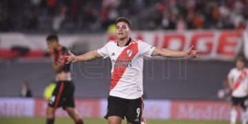 Con un póker de Julián Álvarez, el líder River goleó a Patronato en el Monumental
