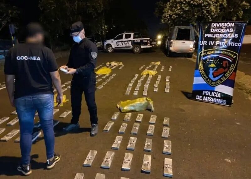 Garuhapé: Sorprendieron a dos jóvenes armados con más de 270 kilos de marihuana