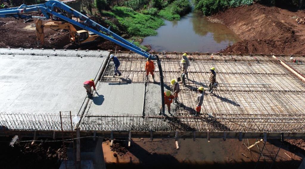 Avanza la construcción del puente San Francisco en Andresito