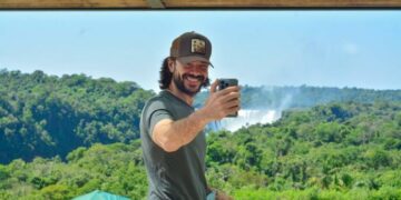 El “Profesor” de la Casa de Papel disfruta de las Cataratas del Iguazú