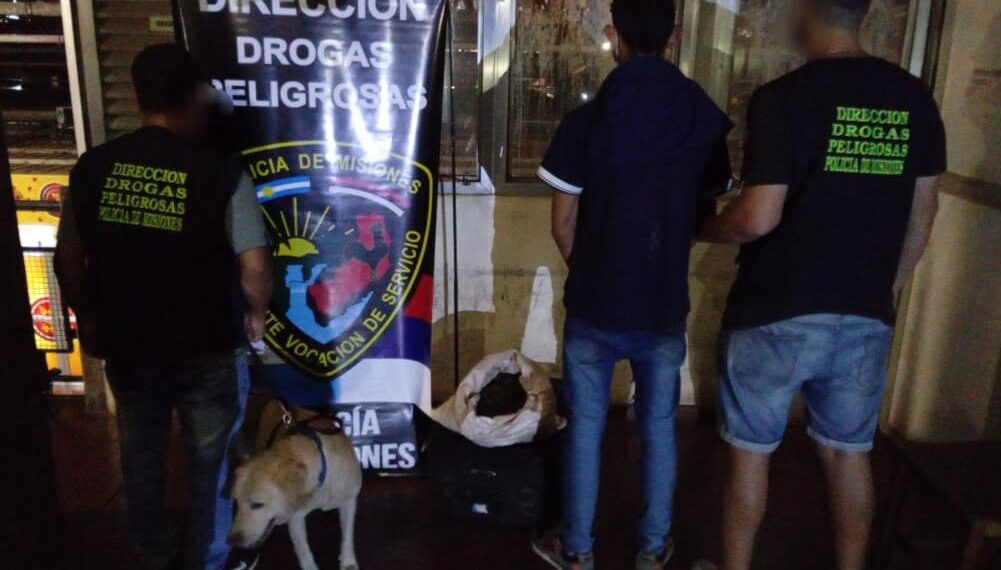El perro antinarcóticos “Magnum” de la Policía detectó una valija con marihuana en la terminal de Posadas