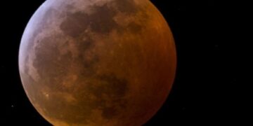 ¿Cómo y dónde ver el eclipse parcial lunar más largo del siglo?