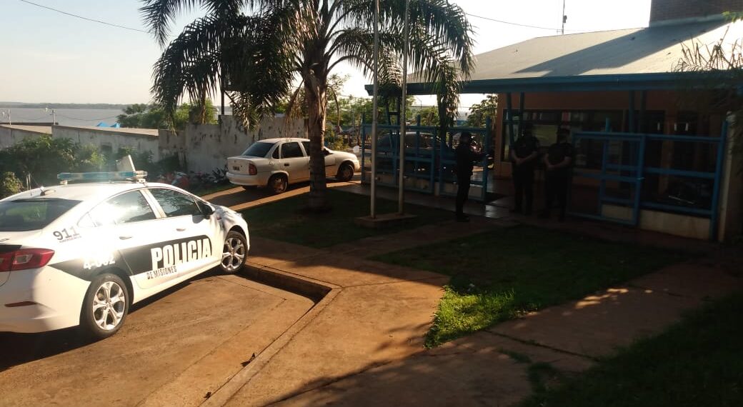 Detuvieron a un joven que le sustrajo el celular a una mujer en una parada de colectivos